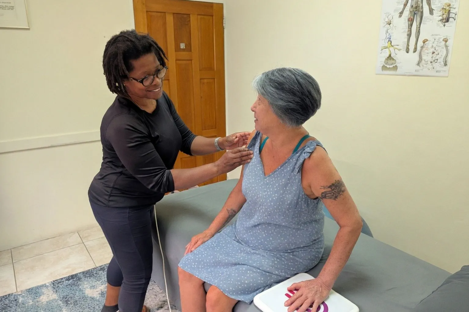 Myofasziale Entspannung: Zwischen evidenzbasierter Therapie und Wellness-Versprechen