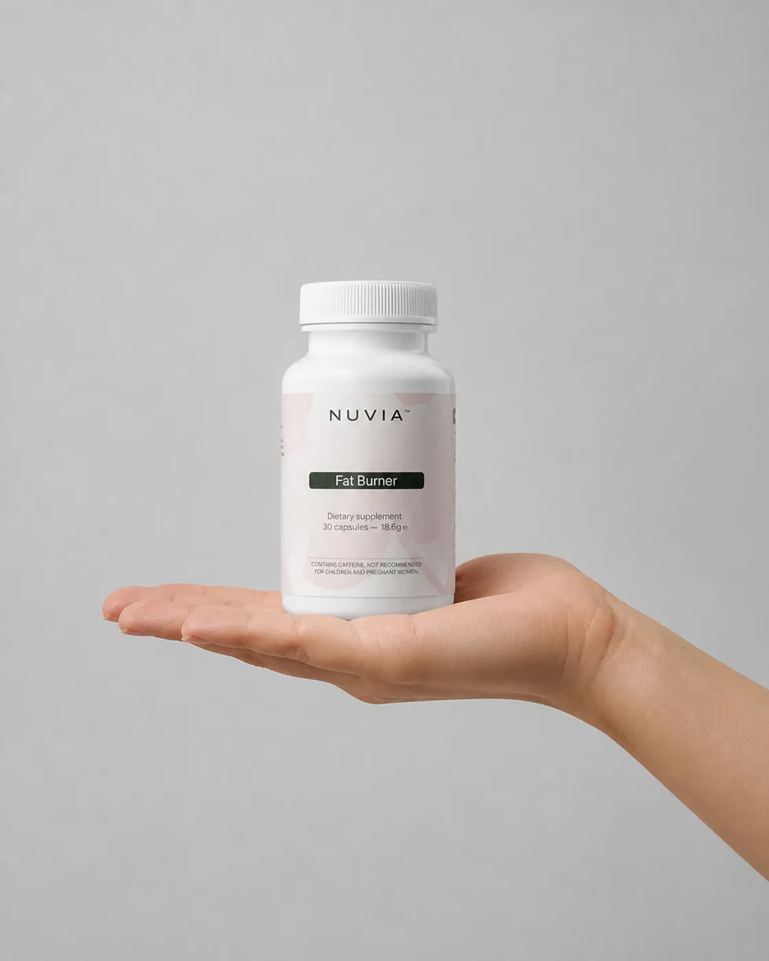 NUVIA — Verpackung in der Hand