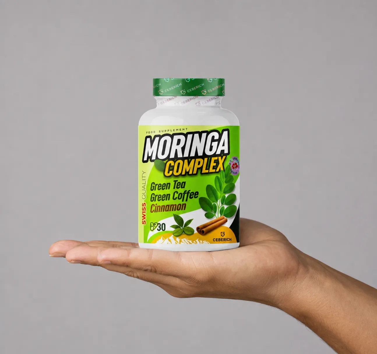 Moringa Complex — Verpackung in der Hand
